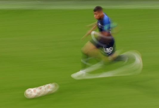 How can I get faster as a footballer? Speed workout for footballers. Lightning Grip Socks.