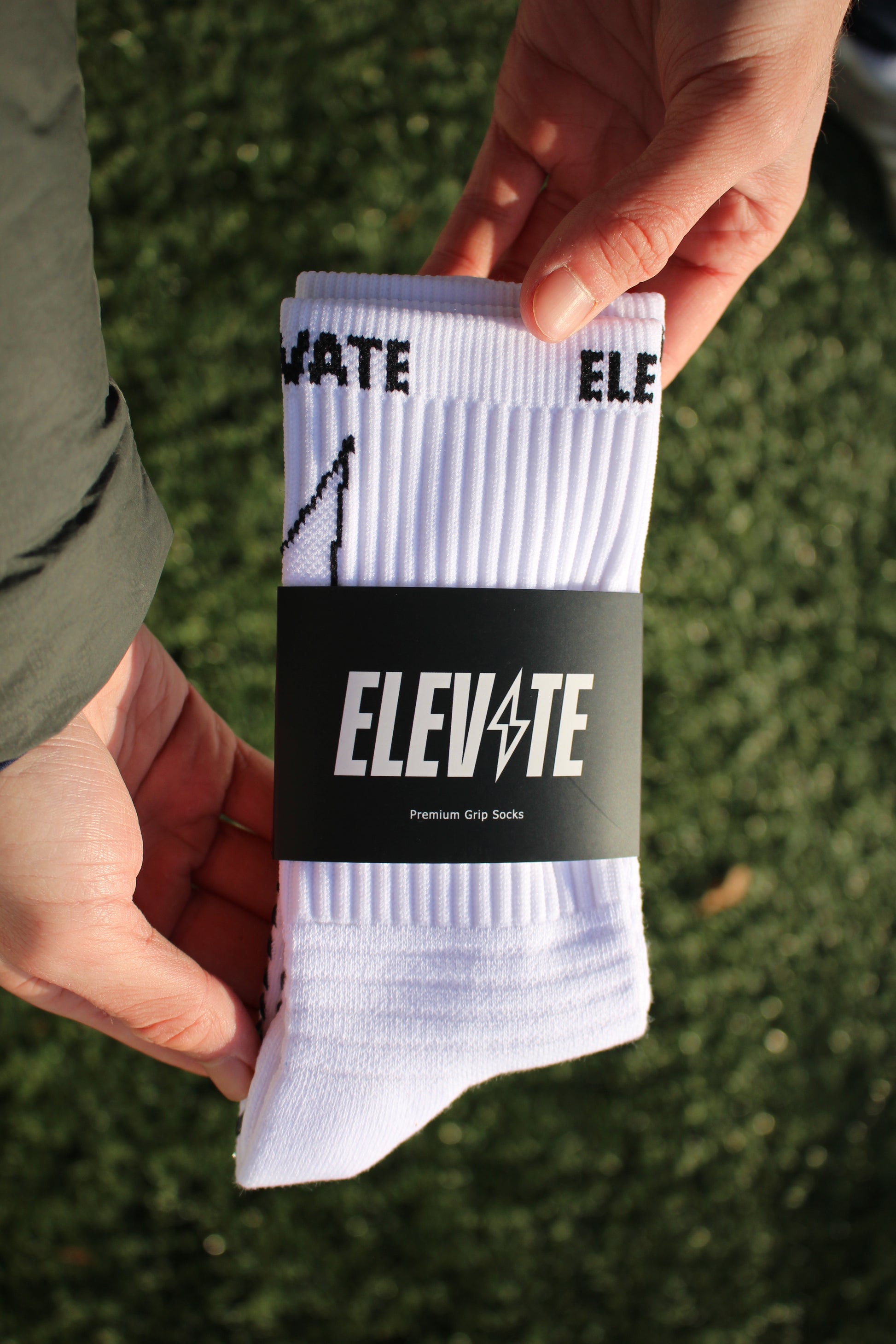 Elevate Grip Socks -white.